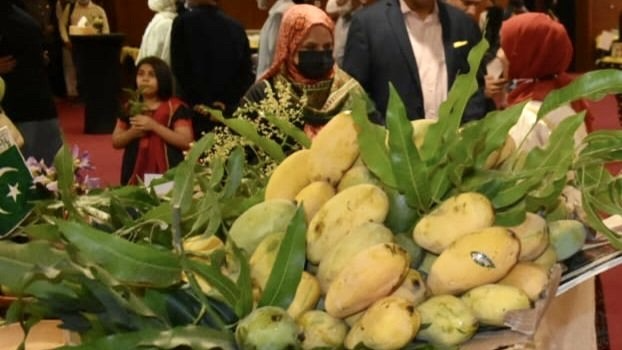 Foreign guests taste Pakistani mango delicacies during Pakistan Mango Festival 2022 in Dubai, UAE, on July 1, 2022. (Photo courtesy: Pakistan Association Dubai)