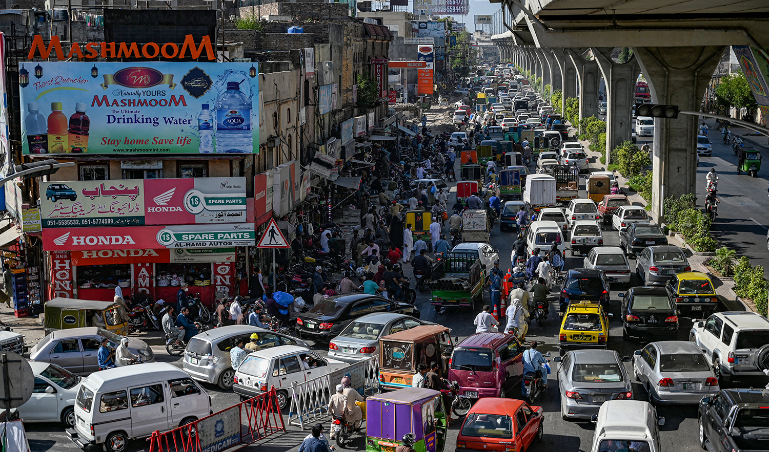 Vehicles are on a traffic jam as people arrive at a market area for shopping in Rawalpindi, Pakistan, on May 21, 2020. (AFP/File)
