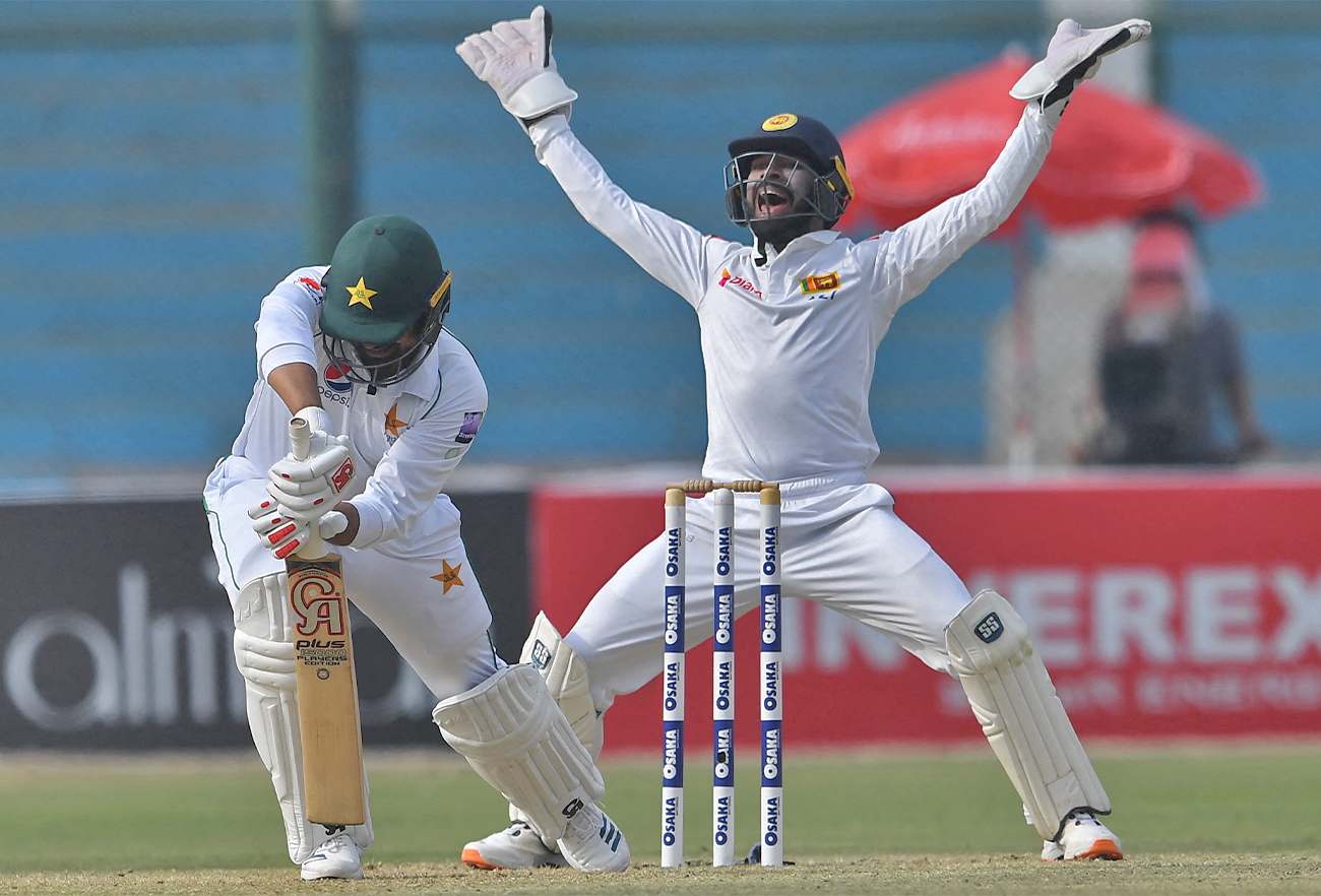 Sri Lanka's wicketkeeper Niroshan Dickwella (R) makes a successful leg before wicket appeal against Pakistan's Haris Sohail (L) during the first day of the second Test cricket in Karachi, Pakistan on December 19, 2019. (AFP/File)