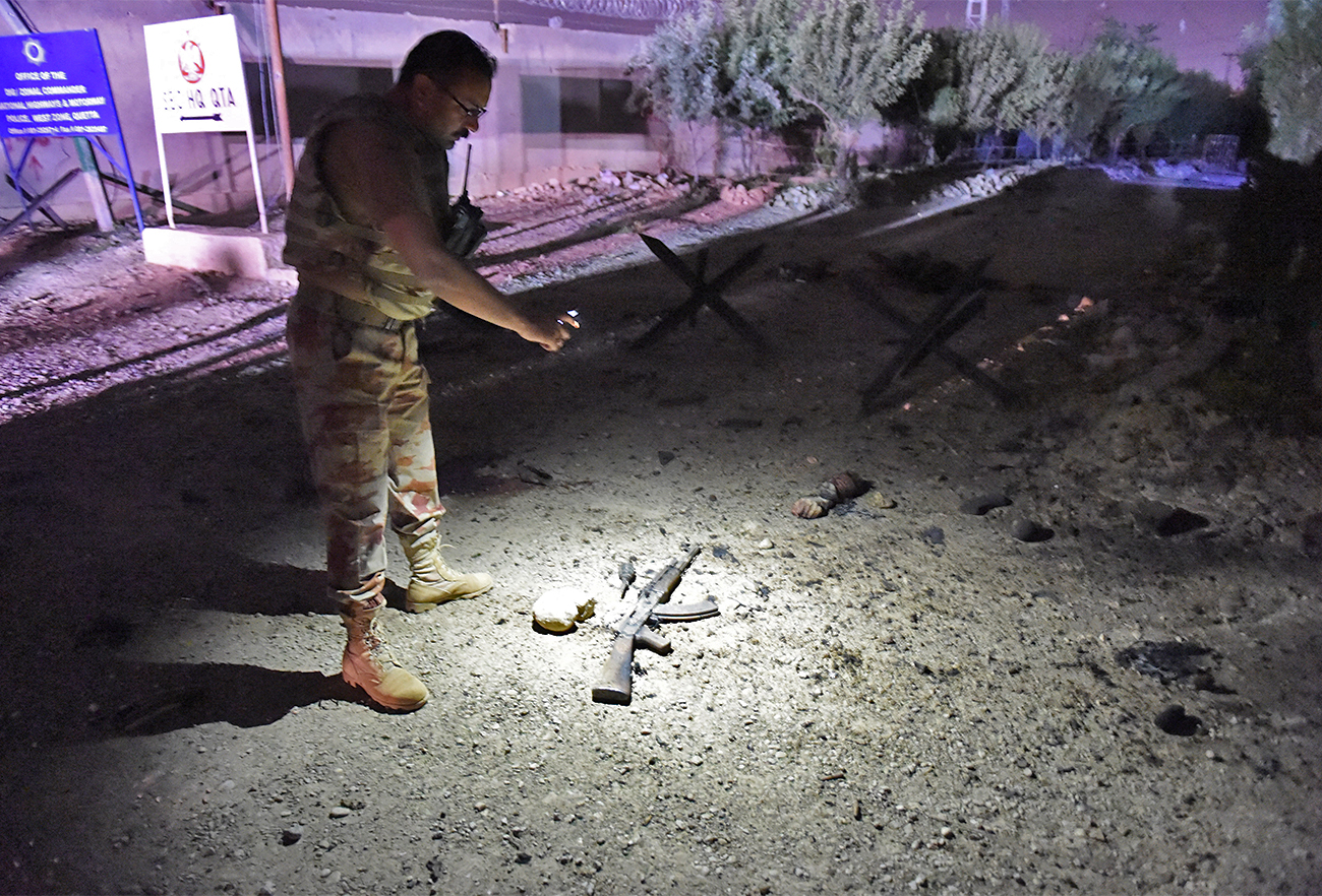 A Pakistani soldier looks at the gun at the site following an attack by militants on the paramilitary Frontier Corps office in Quetta on May 17, 2018. (AFP/File)