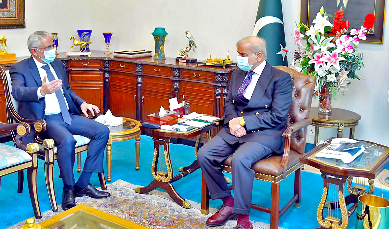 Pakistan Prime Minister Shehbaz Sharif (right) meets Egyptian ambassador to Islamabad Tarek Dahroug in Islamabad, Pakistan, on July 15, 2022. (PM Office)