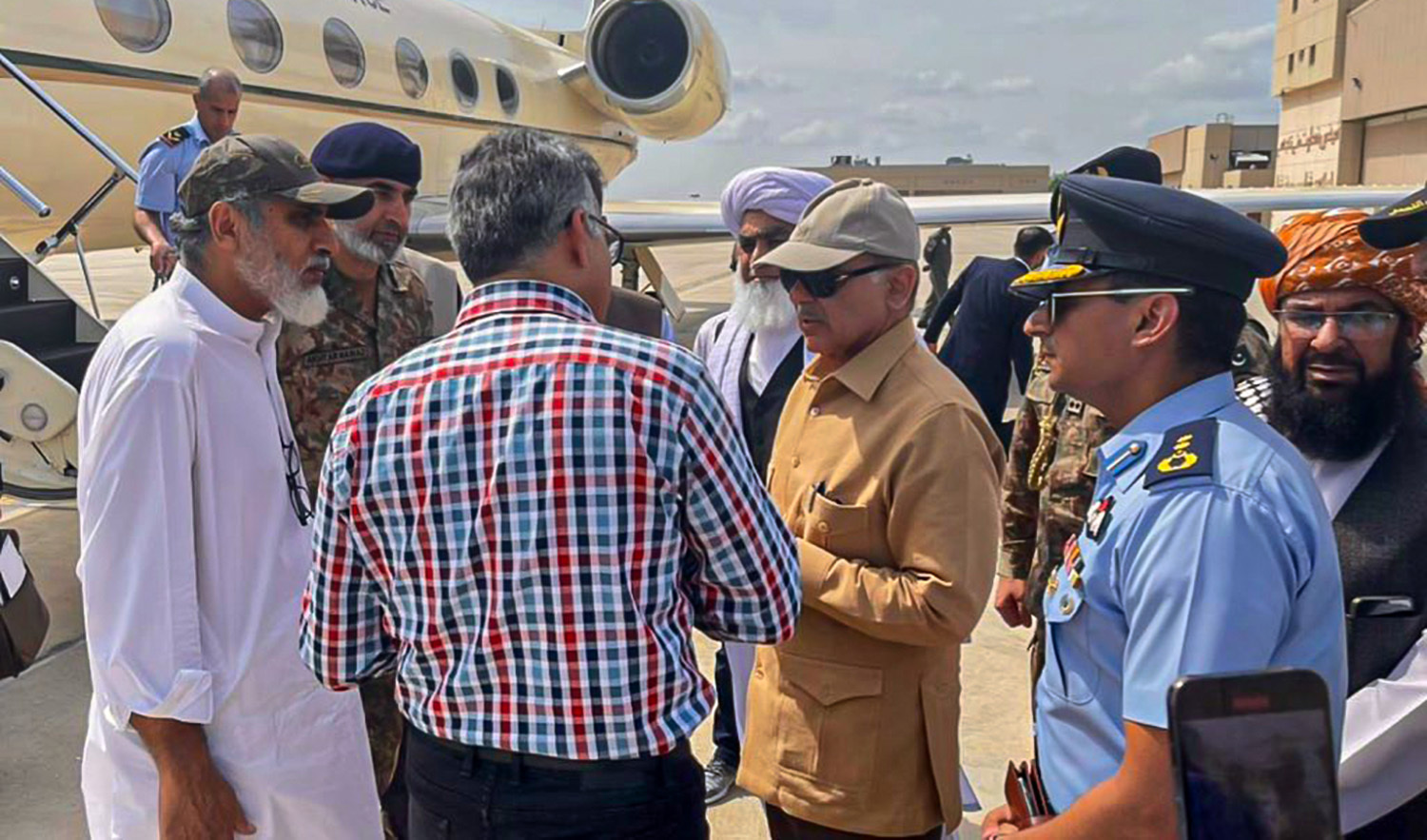 Pakistan Prime Minister Shehbaz Sharif arrives in Jacobabad to commence his one-day-visit of flood-hit areas of Balochistan, Pakistan, on July 30, 2022. (PID)