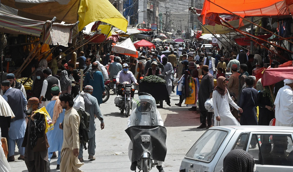 People gather for shopping at a market in Quetta, Pakistan, on April 10, 2021. (AFP/File)