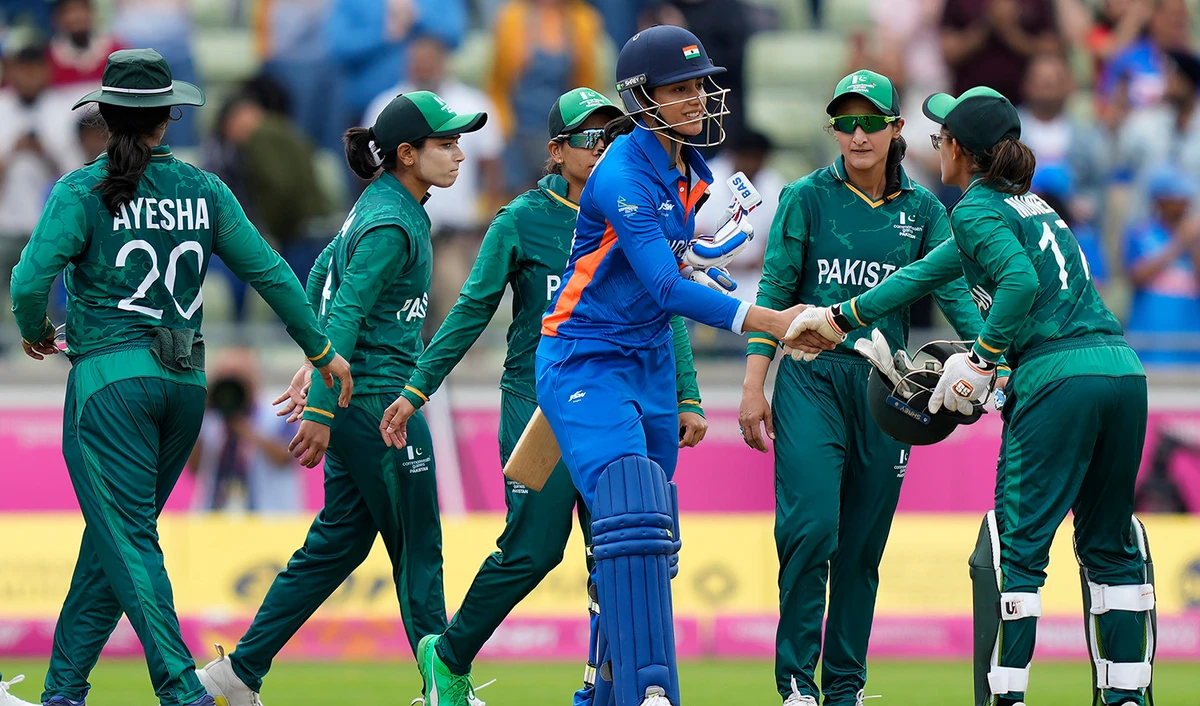 India's Smriti Mandhana, third right, shakes hands with Pakistan players after India won the women's cricket T20 preliminary round match against Pakistan at the Commonwealth Games in Birmingham, England, on July 31, 2022. (AP)