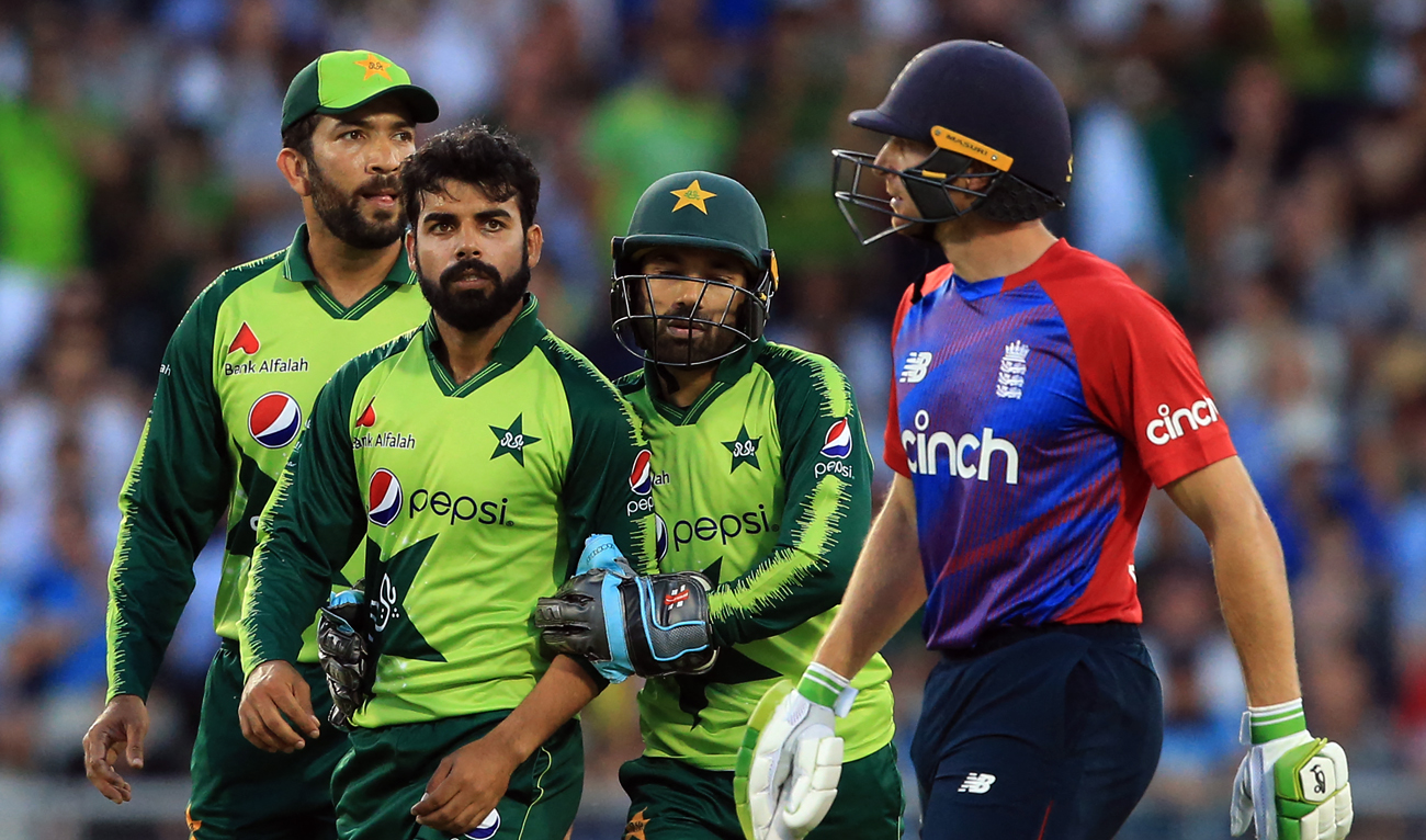 Pakistan's Shadab Khan (2L) celebrates taking the wicket of England's Jos Buttler (R) during the third T20I cricket match in Manchester, northwest England, on July 20, 2021. (AFP/File)