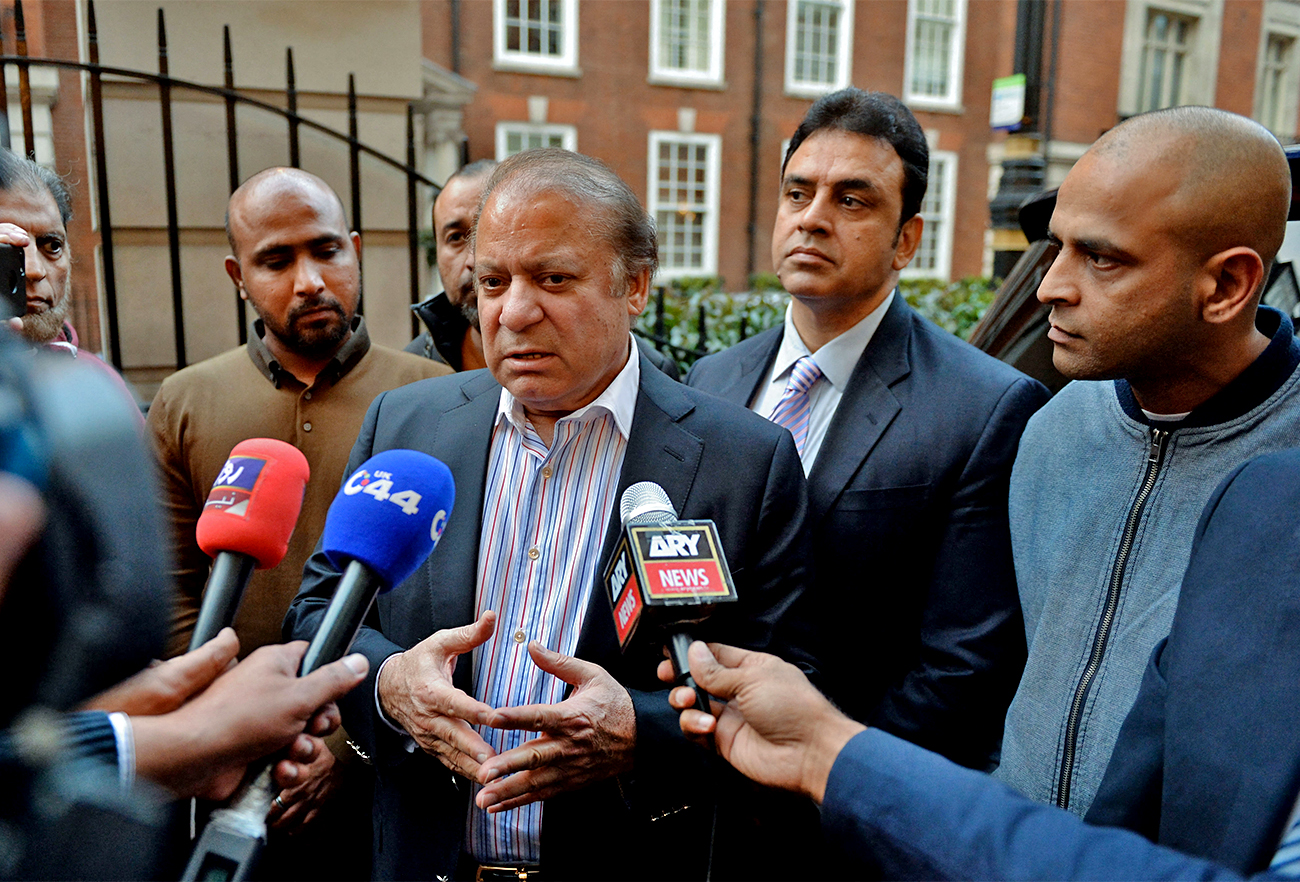 Former Prime Minister of Pakistan, Nawaz Sharif (C) interacts with the media in central London, UK, on November 1, 2017. (AFP/File)
