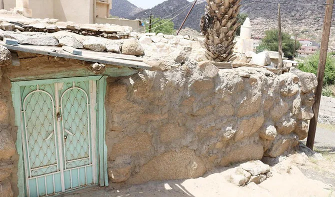 The crown prince’s project is part of the Kingdom’s Vision 2030 plan to preserve the country’s heritage, while using these ancient structures to inspire the design of new mosques. (SPA)