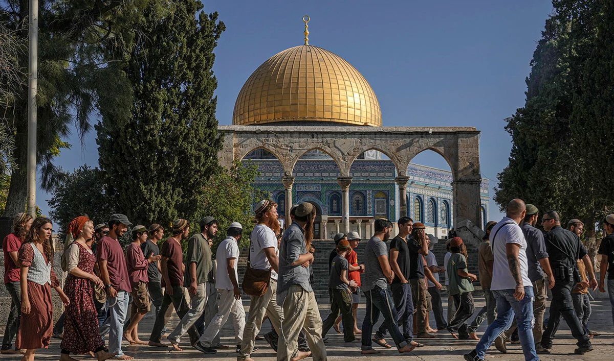 Israeli settlers enter the Al-Aqsa Mosque compound in the Old City of Jerusalem on August 7, 2022. (AP)