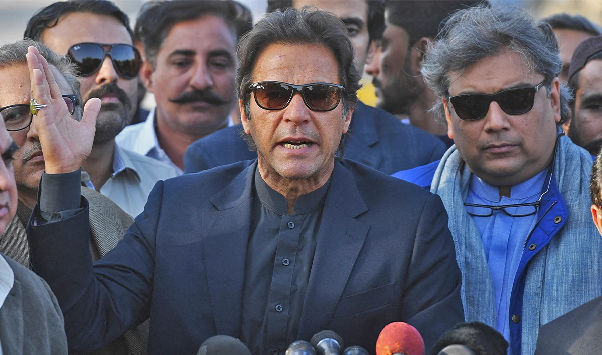 Pakistan's former prime minister Imran Khan (C) gestures as he addresses the media in Karachi, Pakistan, on December 15, 2017. (AFP/FIle)