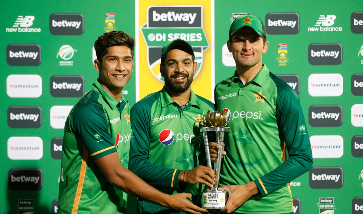 Mohammad Hasnain (L), Haris Rauf (C) and Shaheen Afridi (R) hold the series trophy on the third one-day international cricket match between South Africa and Pakistan at SuperSport Park in Centurion, SA on April 7, 2021. (AFP/File)