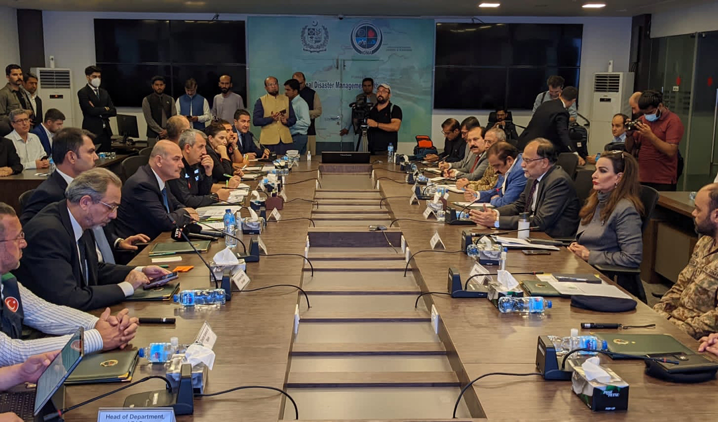 Officials from Pakistan's National Disaster Management Authority brief members of the Turkish delegation in Islamabad on September 2, 2022. (Photo courtesy: NDMA)
