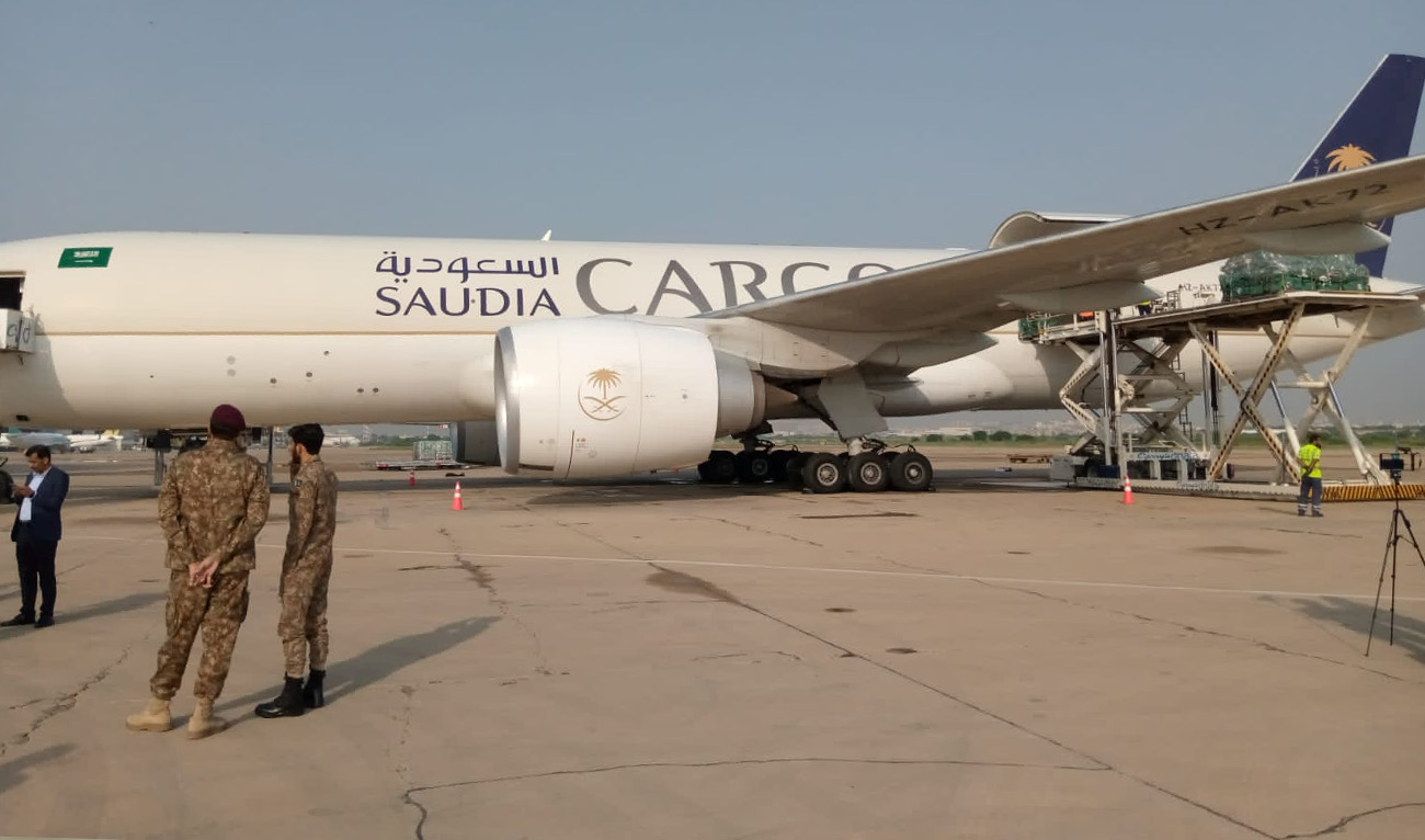 Ambassador of Saudi Arabia to Pakistan, Saudi Counsel General and officials from Pakistan's National Disaster Management Authority recieve the second humanitarian flight from Saudi Arabia with relief goods at Jinnah International Airport Karachi on September 13, 2022. (CAA)