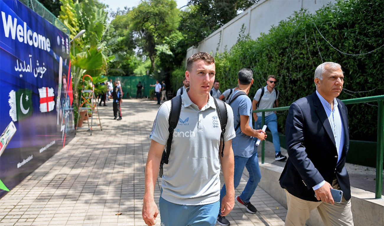 England cricket team arrive at a hotel in Karachi, Pakistan, on September 15, 2022 on their first tour of Pakistan in 17 years. (PCB/Twitter)
