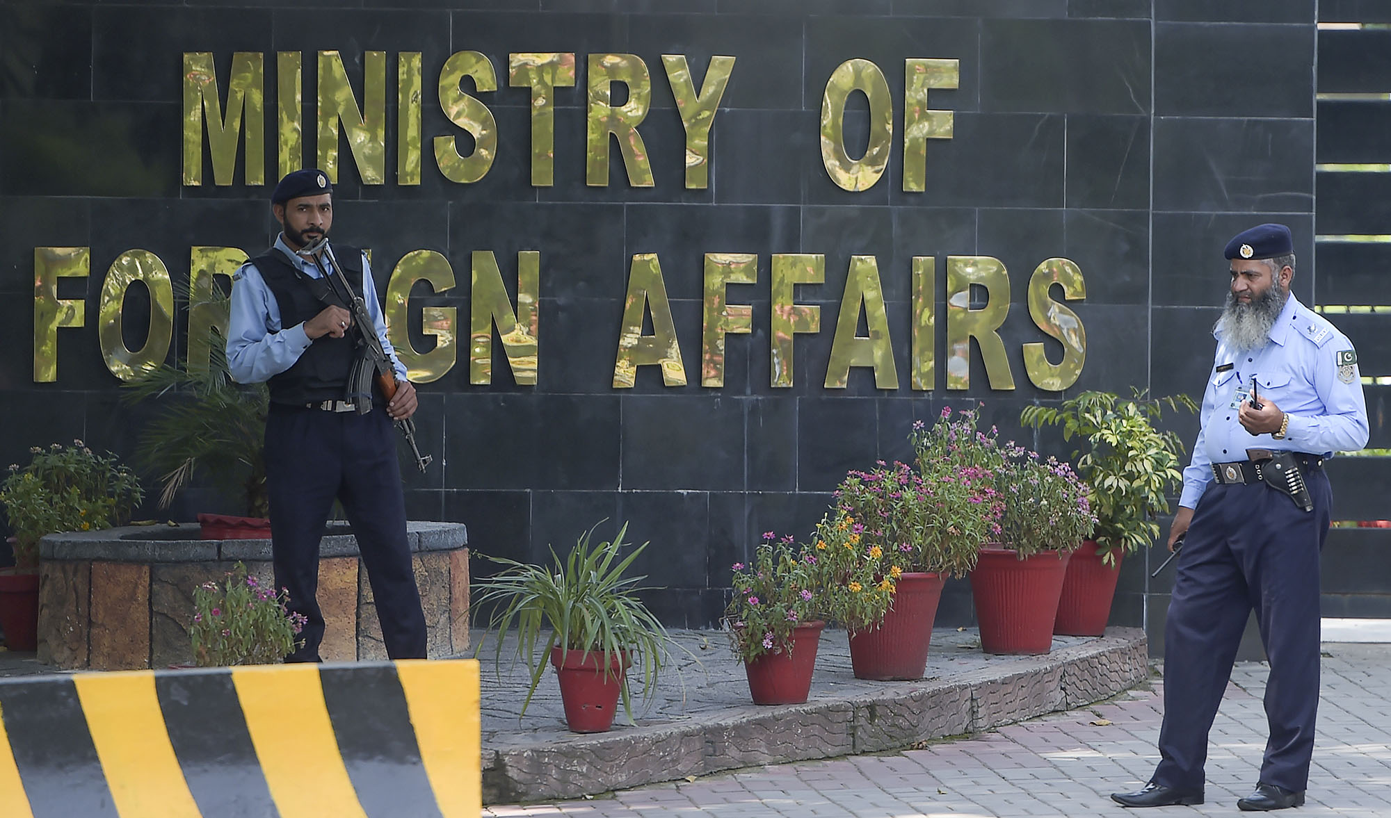 Pakistani policemen stand guard outside the Pakistan's Foreign Ministry building in Islamabad, Pakistan on September 2, 2019. (AFP/File)