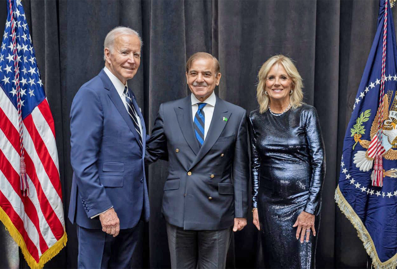 Pakistan Prime Minister Shehbaz Sharif (center) meets US President Joe Biden (left) in New York, US, on September 23, 2022. (Government of Pakistan/Twitter)