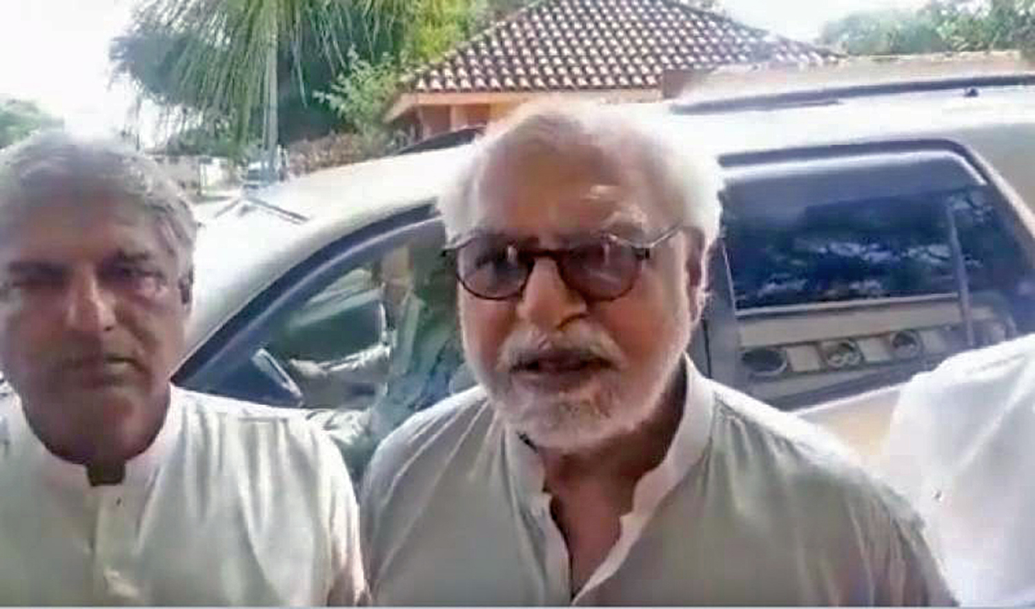 An undated file photo of Pakistani journalist Ayaz Amir, right. (Photo courtesy: social media)