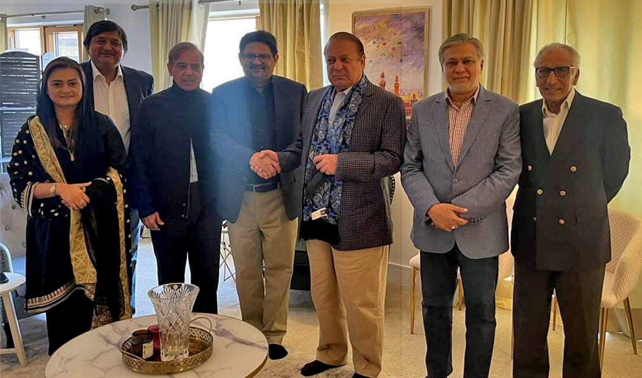 Pakistan’s Finance Minister Miftah Ismail (fourth left) shakes hand with former Prime Minister Nawaz Sharif (center) after submitting his resignation in London, UK, on September 25, 2022. (@SulemanSharif82/Twitter)