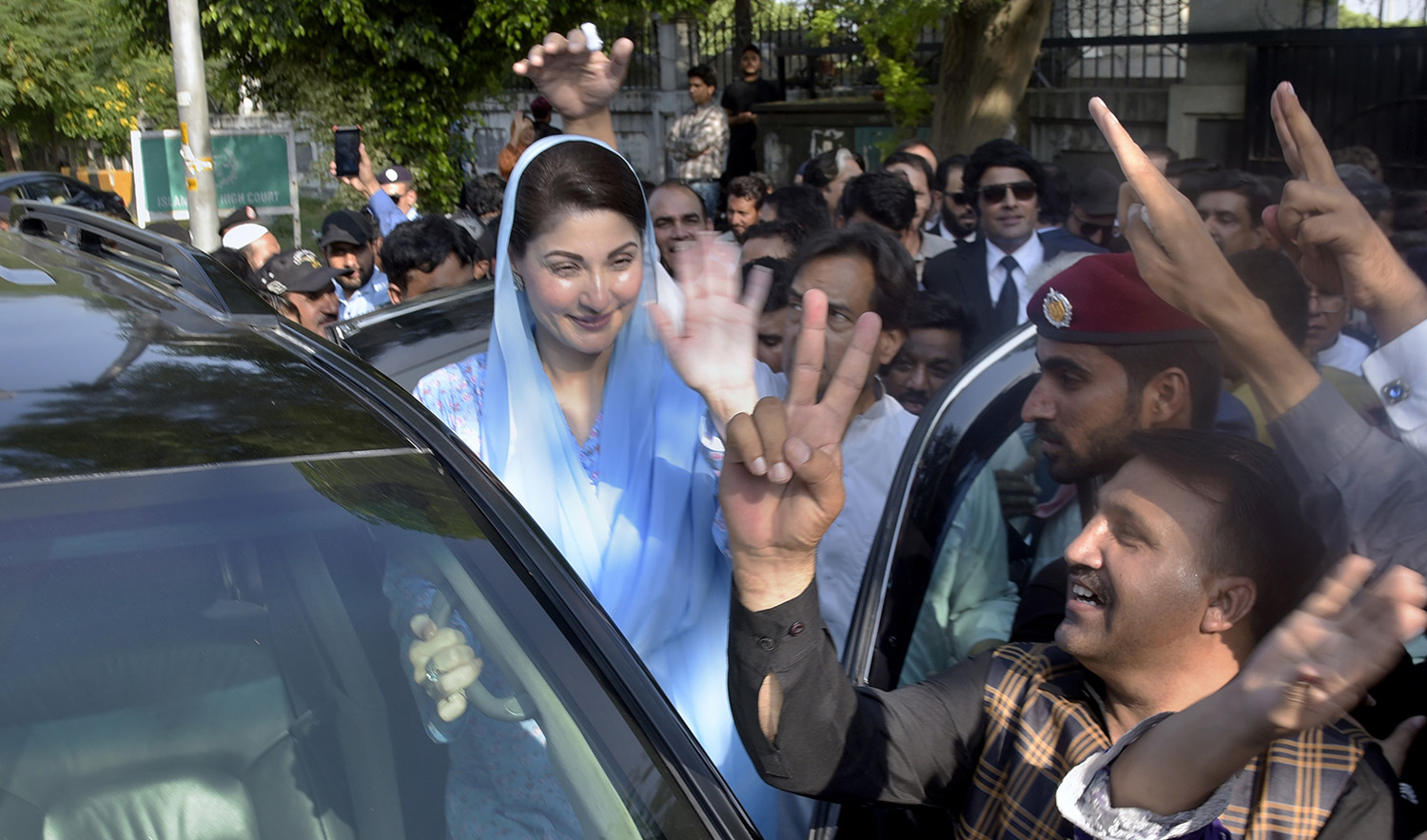 Maryam Nawaz, left, daughter of former Prime Minister Nawaz Sharif waves to her supporters outside the Islamabad High Court in Islamabad, Pakistan, on September 29, 2022. (AP)
