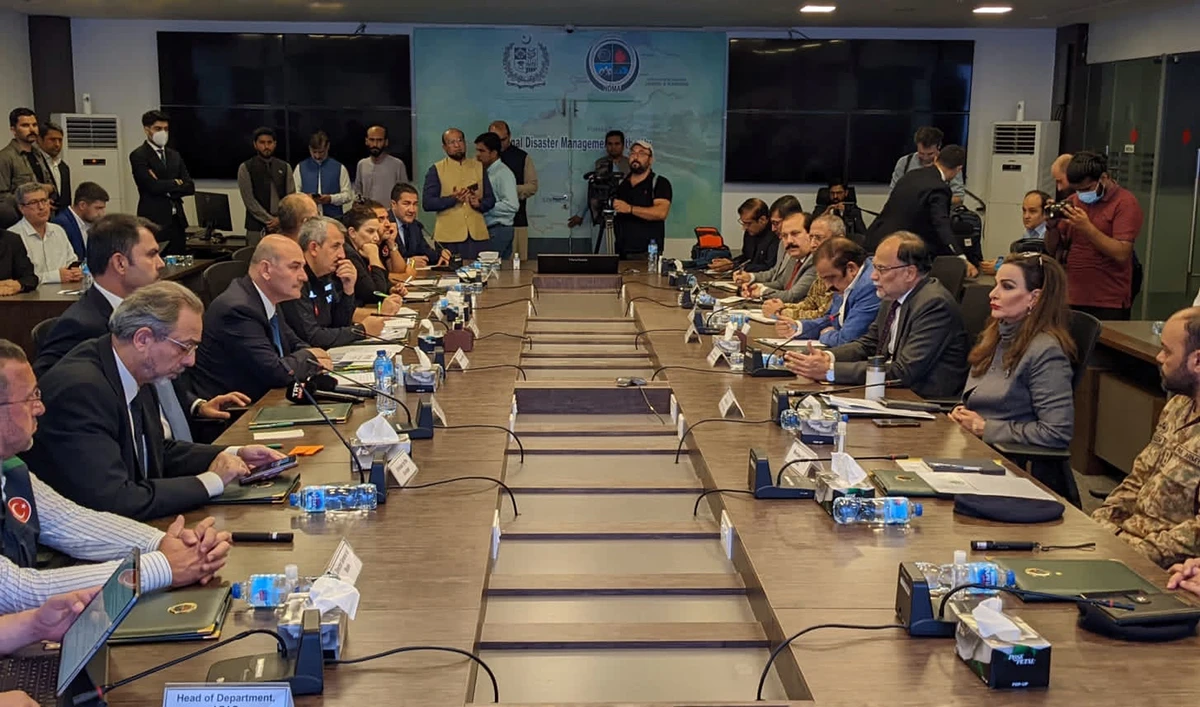 Officials from Pakistan's National Disaster Management Authority brief members of the Turkish delegation in Islamabad on September 2, 2022. (Photo courtesy: NDMA)