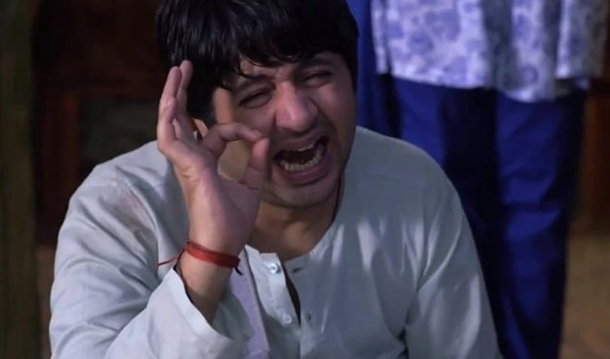 Pakistani actor Imran Ashraf as Bhola, a young man suffering from a mental health disorder, in drama serial Ranjha Ranjha Kardi. The drama aired on Hum TV from Nov 2018 till June 2019. (HUM TV)