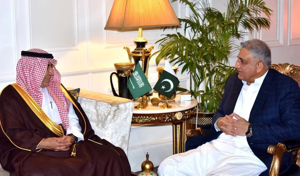 Dr Samir bin Abdul Aziz Al-Tabib, chief executive of the Saudi Ministry of Defense Development Program called on General Qamar Javed Bajwa, Pakistan's Chief of Army Staff (COAS) on September 7, 2022. (ISPR)
