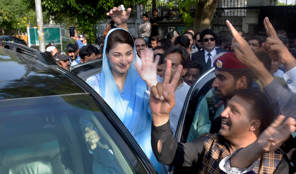 Maryam Nawaz, left, daughter of former Prime Minister Nawaz Sharif waves to her supporters outside the Islamabad High Court in Islamabad, Pakistan, on September 29, 2022. (AP)