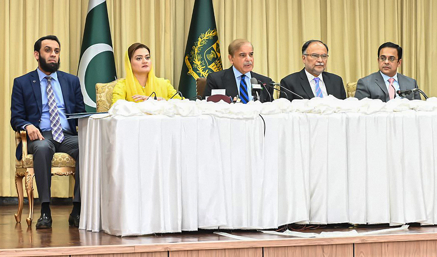 Pakistan Prime Minister Shehbaz Sharif, center, addresses a Press Conference at the Prime Minister House in Islamabad on October 6, 2022. (PID)