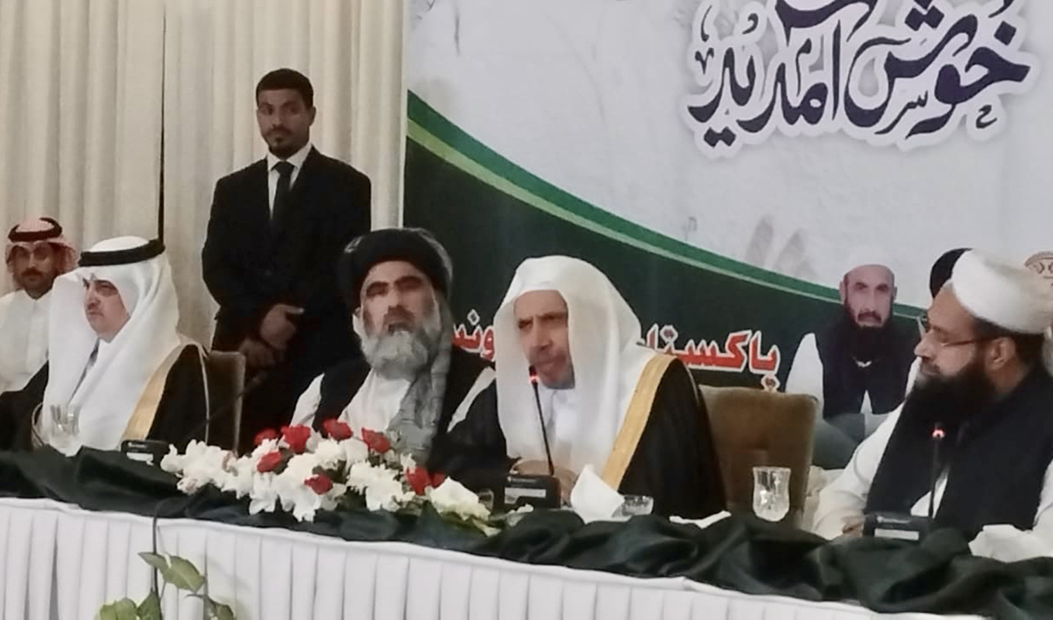 The secretary general of the Muslim World League, Dr. Mohammad bin Abdulkarim Al-Issa (center), addresses scholars in Islamabad, Pakistan, on October 10, 2022. (AN photo)