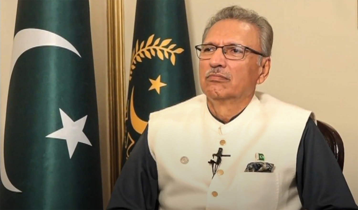 Pakistan President Dr. Arif Alvi during an interview with Aaj Tv on October 10, 2022. (Photo courtesy: social media)