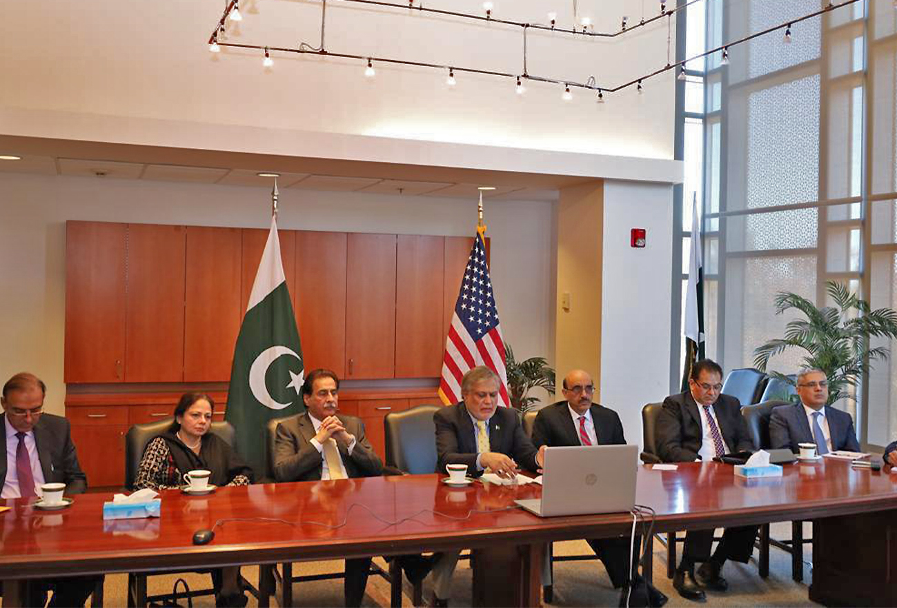 Pakistan's finance minister Ishaq Dar (center) and other officials hold a virtual meeting with Pakistani-American entrepreneurs in Washington, US, on October 17, 2022. (Ministry of Finance/Twitter)