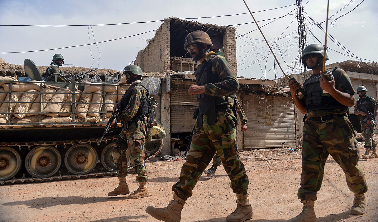 Pakistani soldiers patrol at an empty bazaar during a military operation against Taliban militants in the main town of Miranshah in North Waziristan on July 9, 2014. (AFP/File)