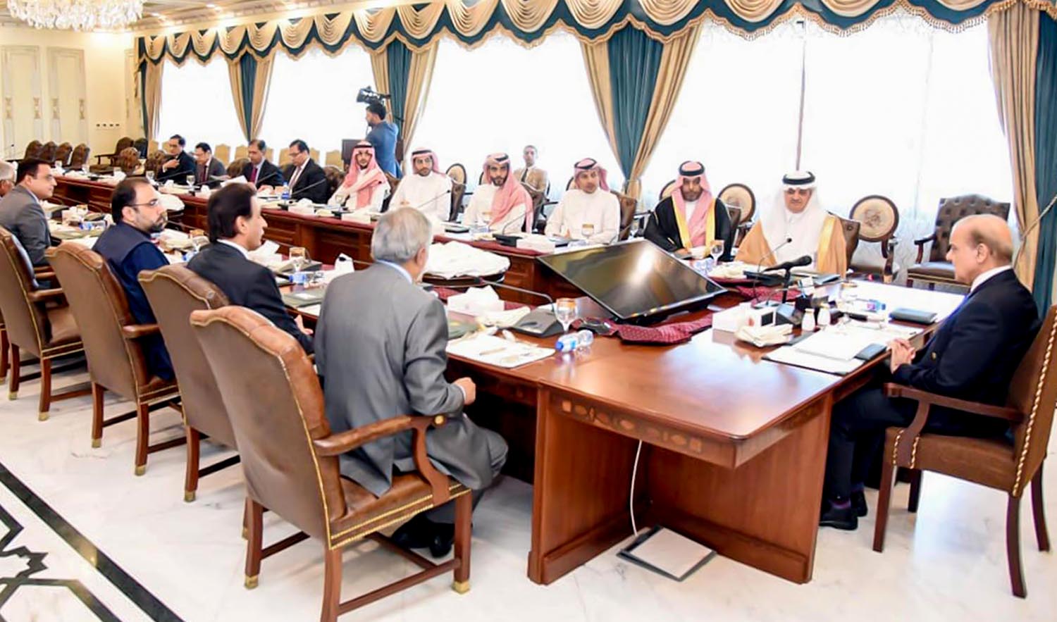 Pakistan Prime Minister Shehbaz Sharif chairs a meeting discussing projects under Saudi Development Fund in Islamabad on October 20, 2022. (PID)