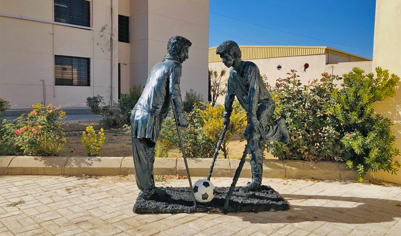 A sculpture showing two people inflicted with the crippling polio virus on display at a two-day art competition in Quetta, Pakistan, on October 22, 2022. (Photo courtesy: Emergency Operation Center, Balochistan)