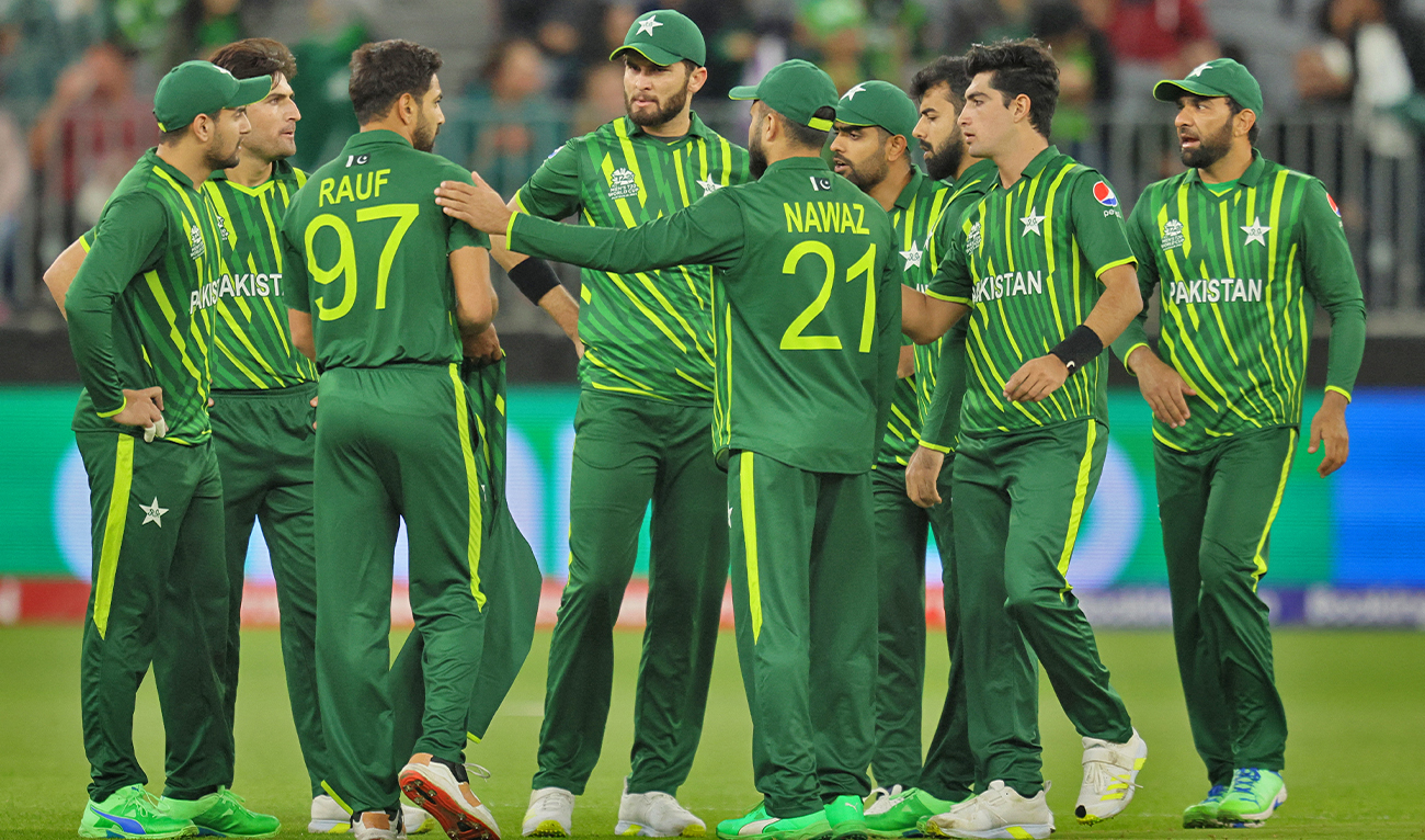 Pakistan players celebrate the dismissal of Craig Ervine of Zimbabwe during the ICC men’s Twenty20 World Cup 2022 cricket match between Pakistan and Zimbabwe in Perth on October 27, 2022. (AFP)