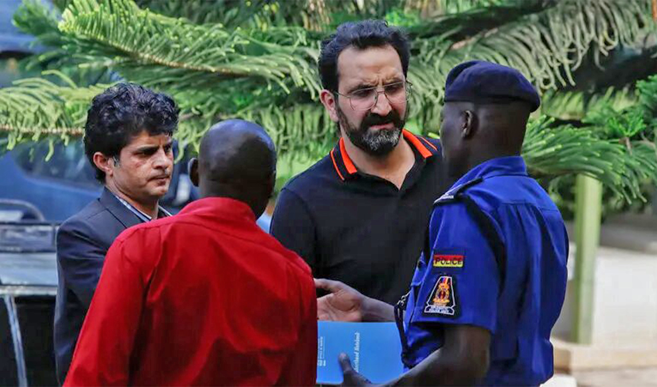 Unidentified Pakistani embassy officials talk to a police officer at the Chiromo Mortuary, following the killing of Pakistani journalist Arshad Sharif who was shot dead when police opened fire on the vehicle as it went through a roadblock without stopping, in Magadi road on the outskirts of Nairobi, Kenya, on October 24, 2022. (REUTERS/File)