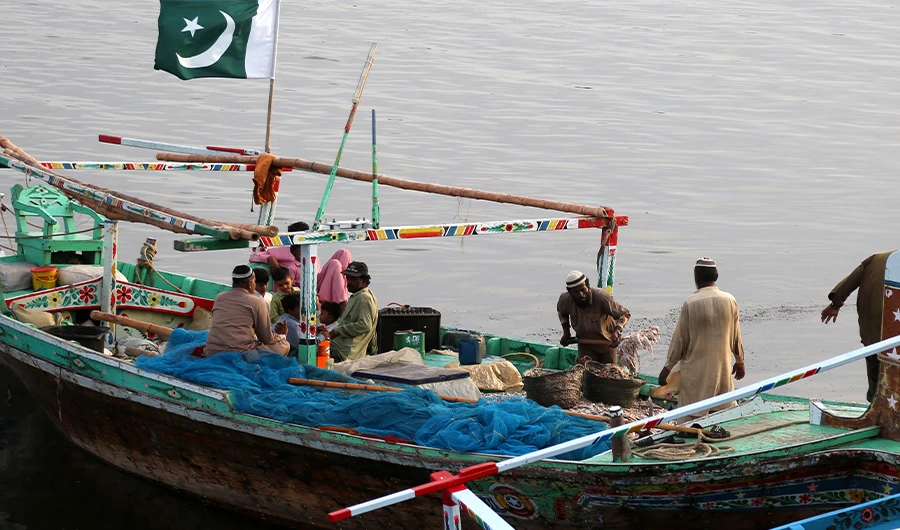Coastal residents leave for the sea to earn livelihood for their families displaced due to climate change effects, Ibrahim Hyderi, Karachi, September 2, 2022 (AN Photo/S.A. Babar)