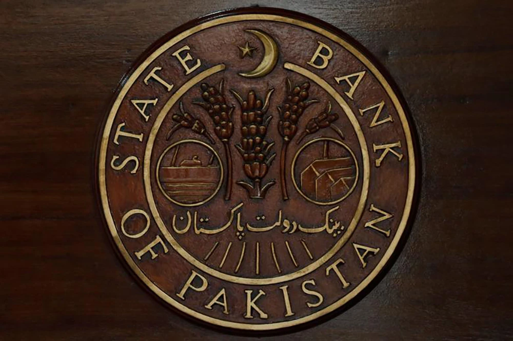 A logo of the State Bank of Pakistan is pictured on a reception desk at the head office in Karachi on July 16, 2019. (REUTERS/File)