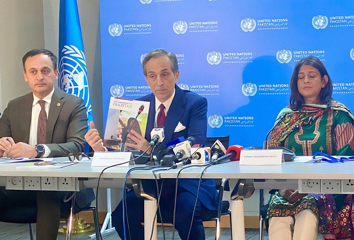 United Nations Resident and Humanitarian Coordinator in Pakistan Julien Harneis (center) addresses a media briefing in Islamabad, Pakistan, on October 12, 2022. (AN Photo)