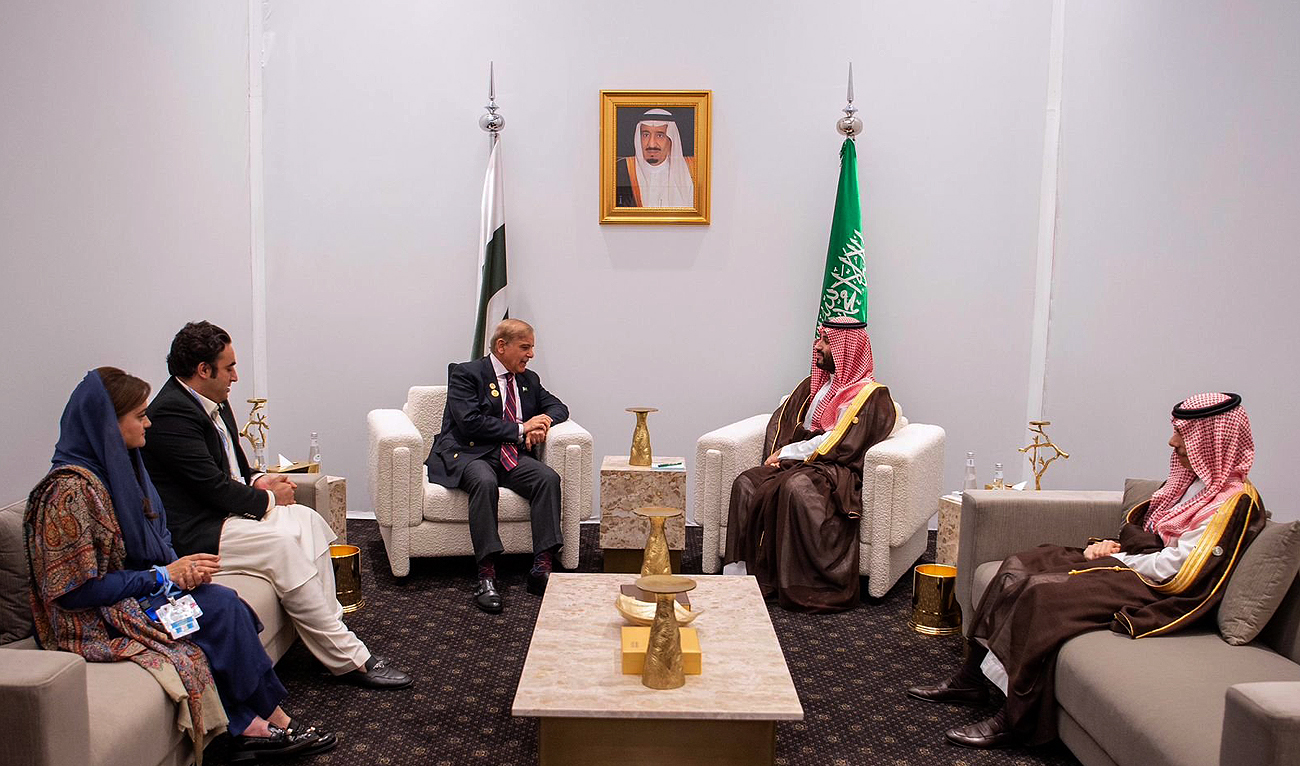 Saudi Crown Prince Mohammed bin Salman meets Pakistan Prime Minister Shehbaz Sharif on the sidelines of second edition of the Middle East Green Initiative Summit in Sharm el-Sheikh, Egypt on November 7, 2022. (Photo courtesy: Twitter/KSAmofaEN)