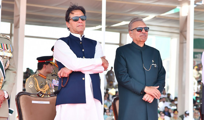 Pakistan's President Dr. Arif Alvi (left) stands next to former prime minister Imran Khan on Pakistan's Resolution Day in Islamabad, Pakistan, on March 23, 2022. (APP/File)