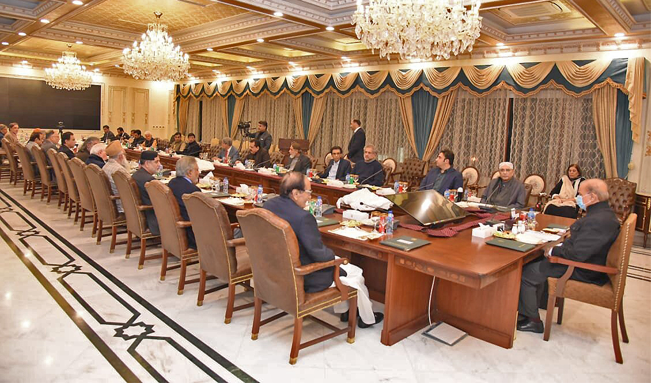 Pakistan Prime Minister Shehbaz Sharif (center) chairs a meeting with coalition parties of the government in Islamabad, Pakistan, on November 23, 2022. (APP)