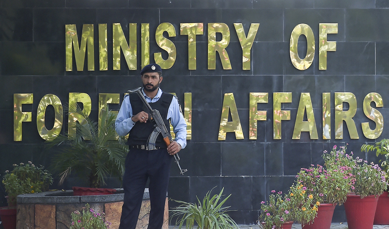 A Pakistani policeman stands guard outside the Pakistan's Foreign Ministry building in Islamabad on September 2, 2019. (AFP/File)