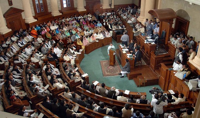 Pakistani legislators of Punjab province take oath in the first assembly session in Lahore on April 9, 2008. (AFP/FILE)