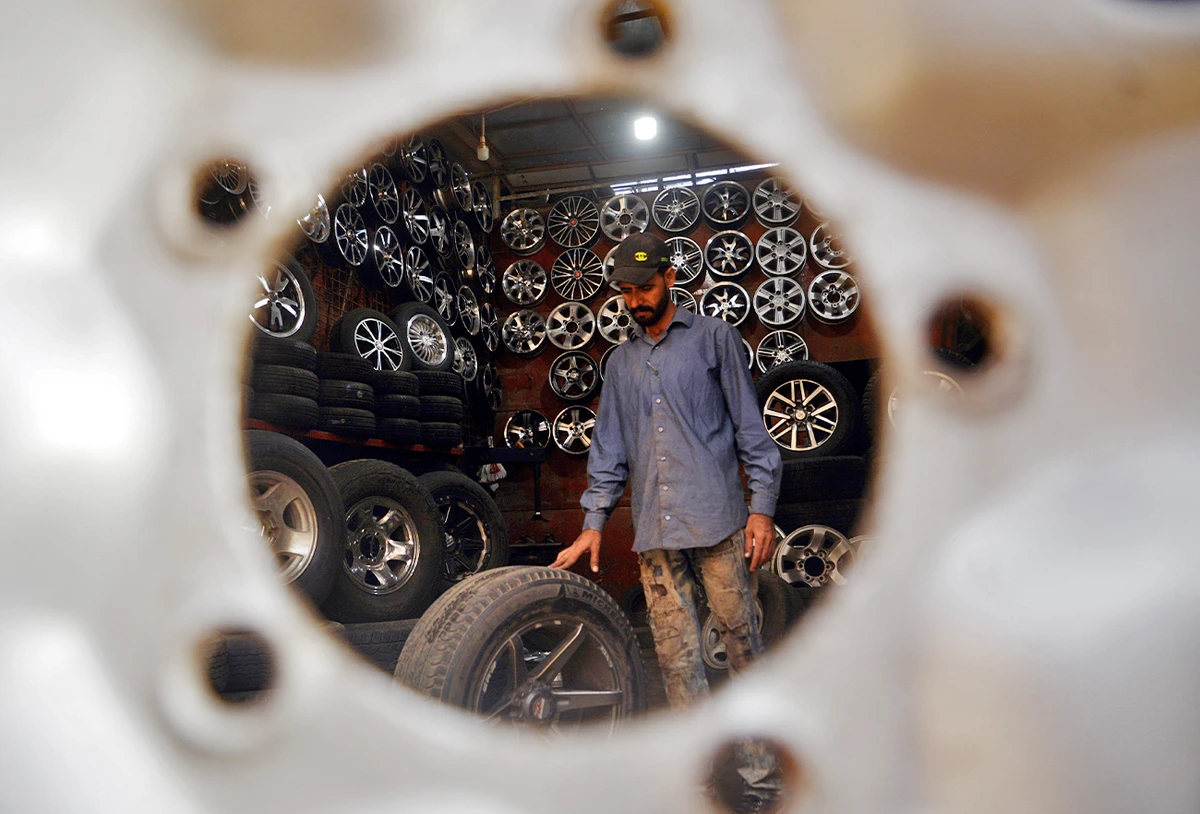 A man works at a tyre shop in Sher Shah Bazaar in Karachi, Pakistan, November 1, 2022. (AN Photo)
