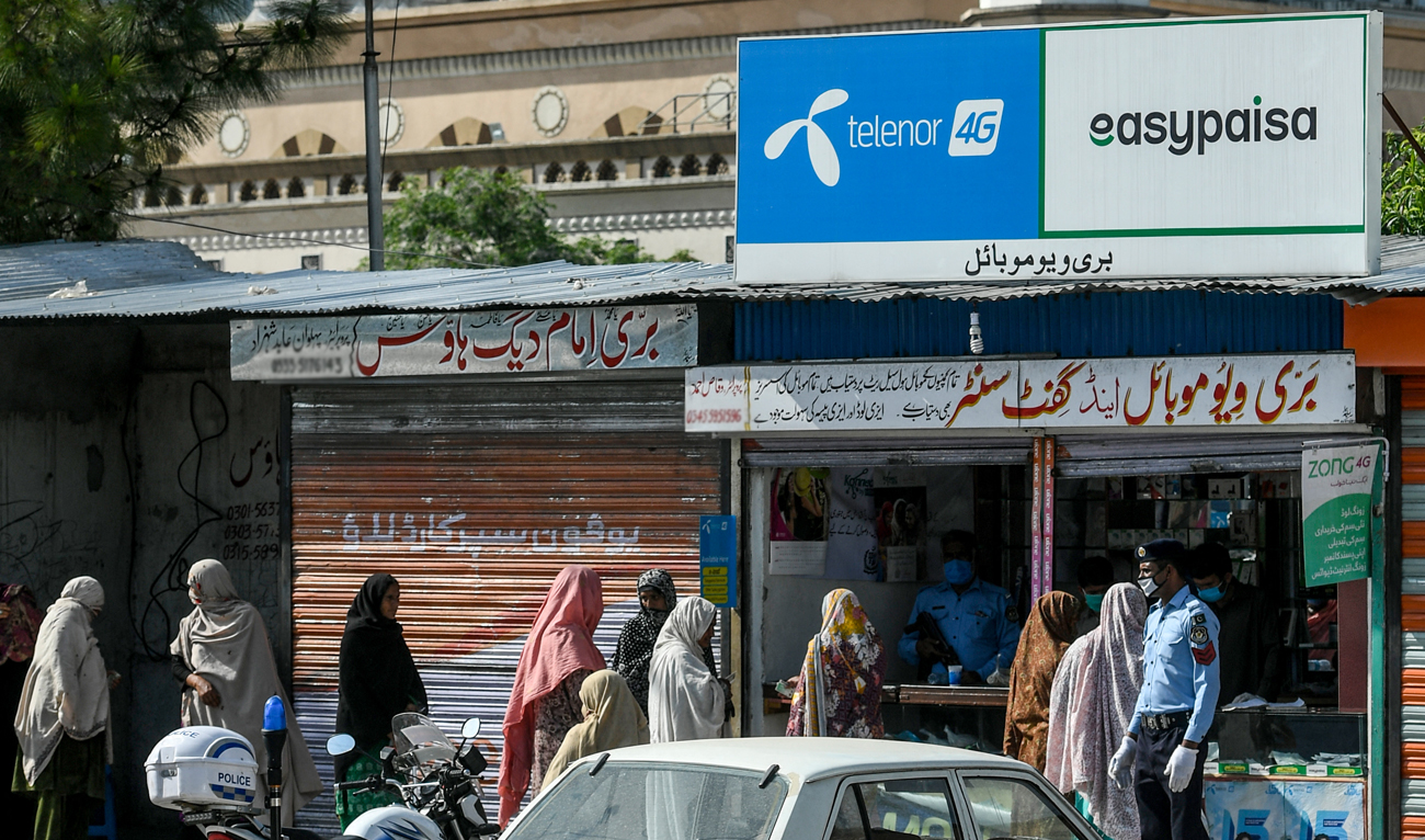Women queue outside a mobile shop in Islamabad on April 9, 2020. (Photo courtesy: AFP/File)