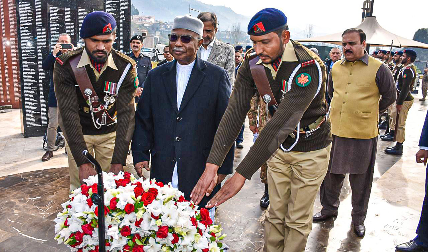 Organization of Islamic Cooperation Secretary-General Hissein Brahim Taha, center, lays a wreath at the Jammu and Kashmir Monument in Muzaffarabad on December 11, 2022. (Photo courtesy: Pakistan foreign office)
