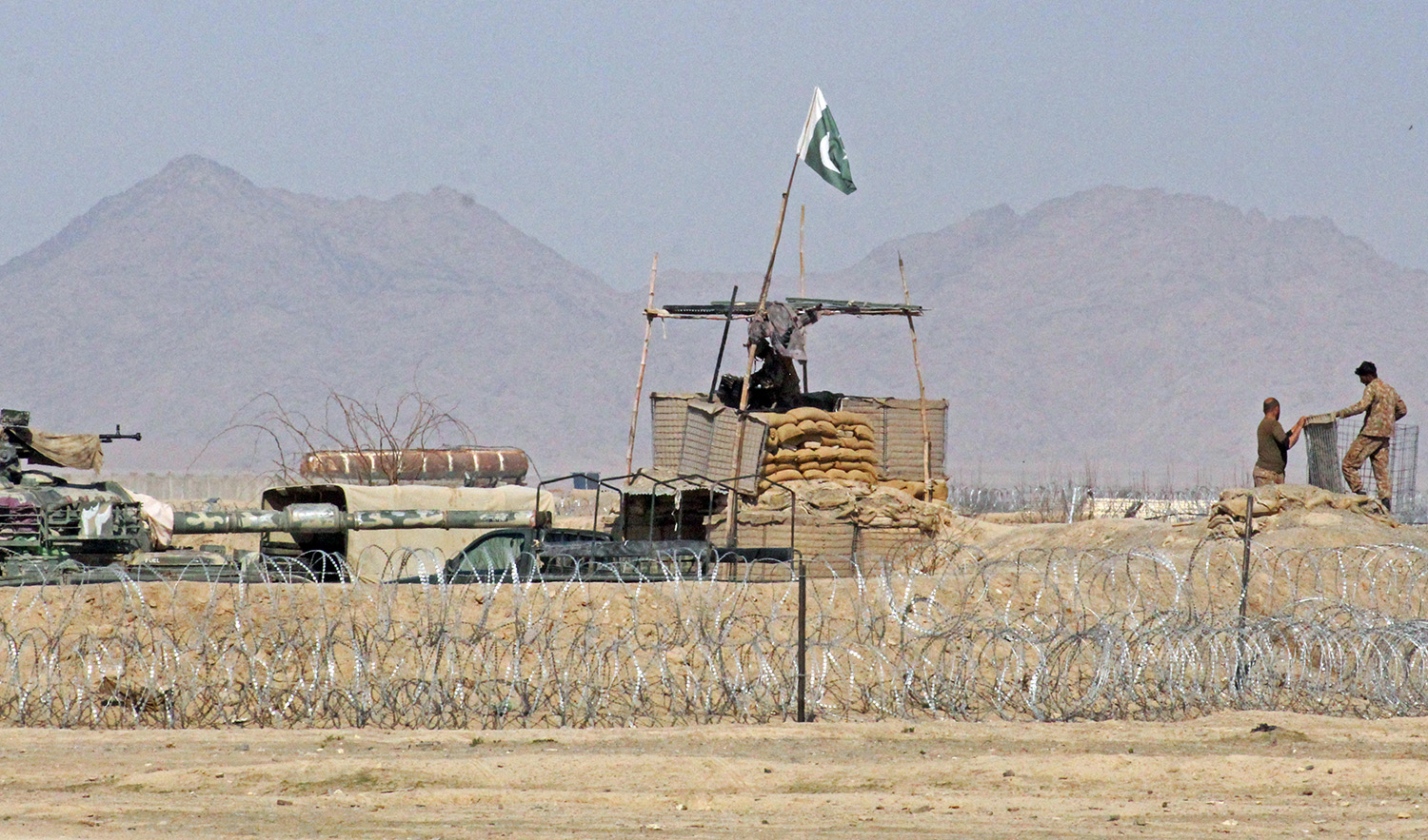 Pakistan's soldiers stand guard at a checkpoint at the Pakistan-Afghan border in Chaman on February 26, 2022. (AFP/File)