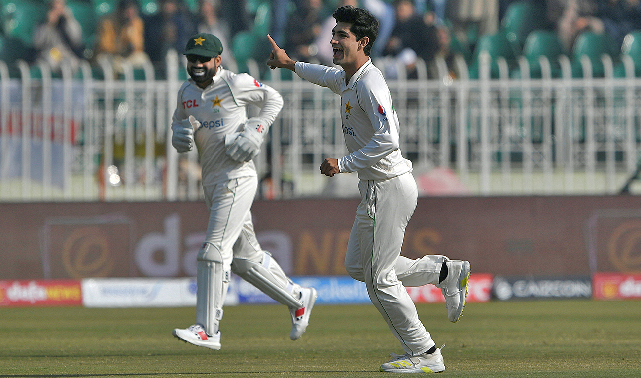 Pakistan's Naseem Shah (R) celebrates after taking the wicket of England's Ben Duckett (not pictured) during the fourth day of the first cricket Test match between Pakistan and England at the Rawalpindi Cricket Stadium, in Rawalpindi on December 4, 2022. (AFP)