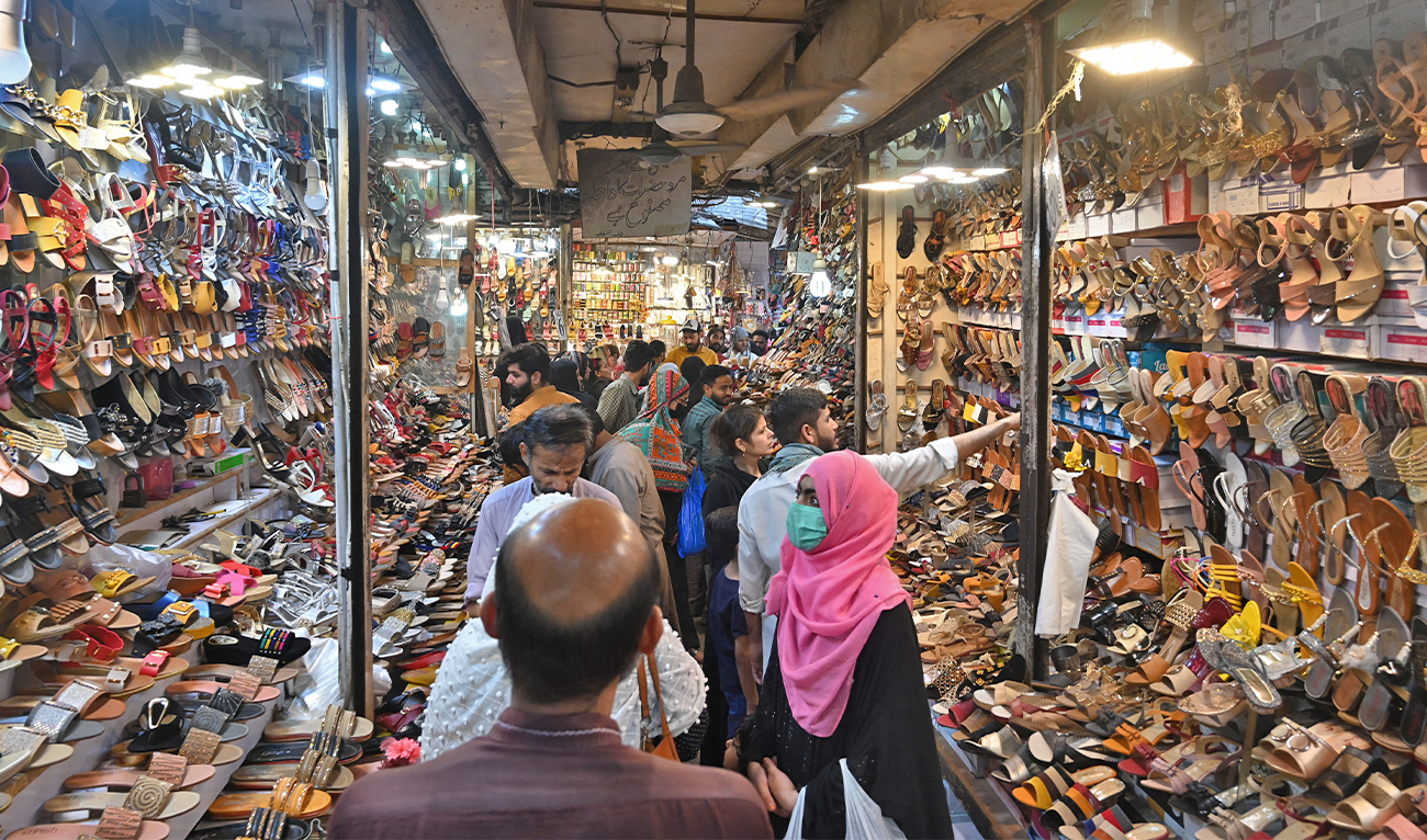 People shop at a market in Lahore, Pakistan on April 30, 2022. (AFP)