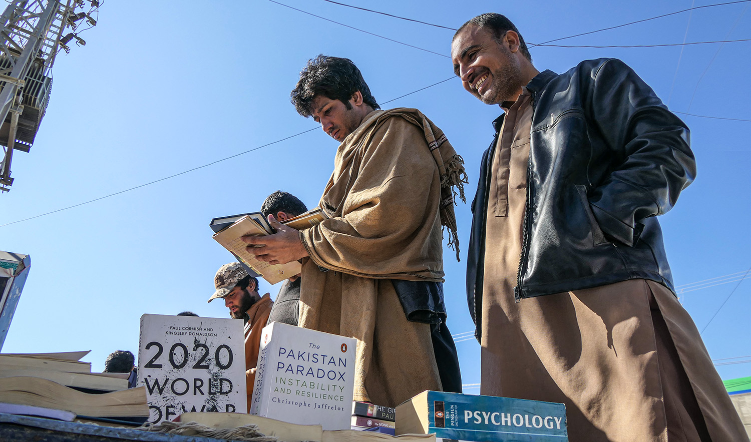 Young readers hold books at a book fair in Quetta, Pakistan on January 1, 2023. (AN photo)